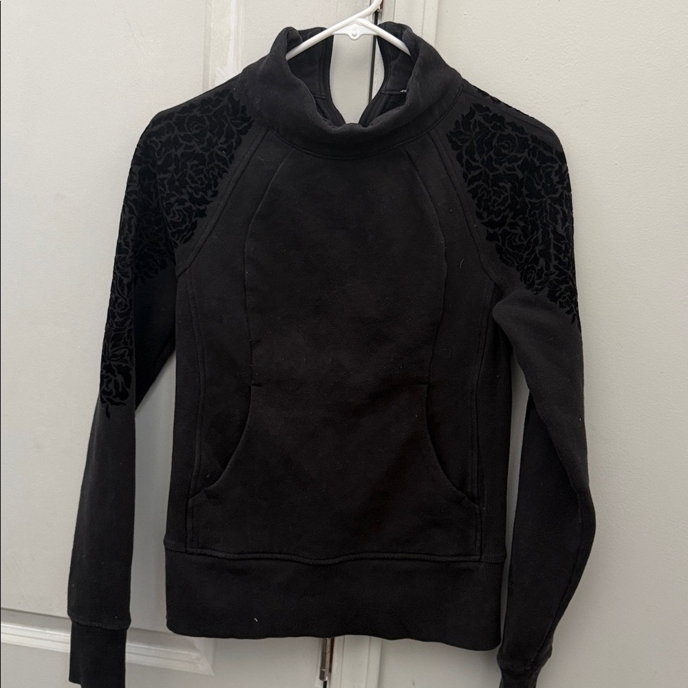 Lululemon sweatshirt